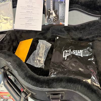 Gibson Les Paul Classic 2021, Black with Hardshell Case - Pre Owned image 14