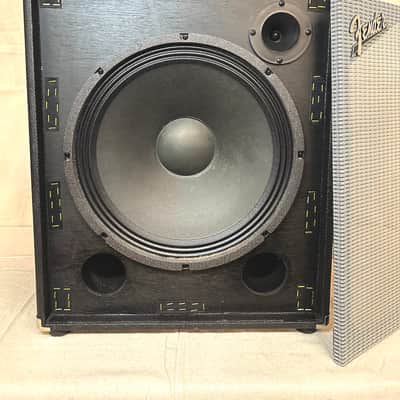 Fender Rumble 200 V3 200-Watt 1x15" Bass Combo 2015 - Present - Black image 2