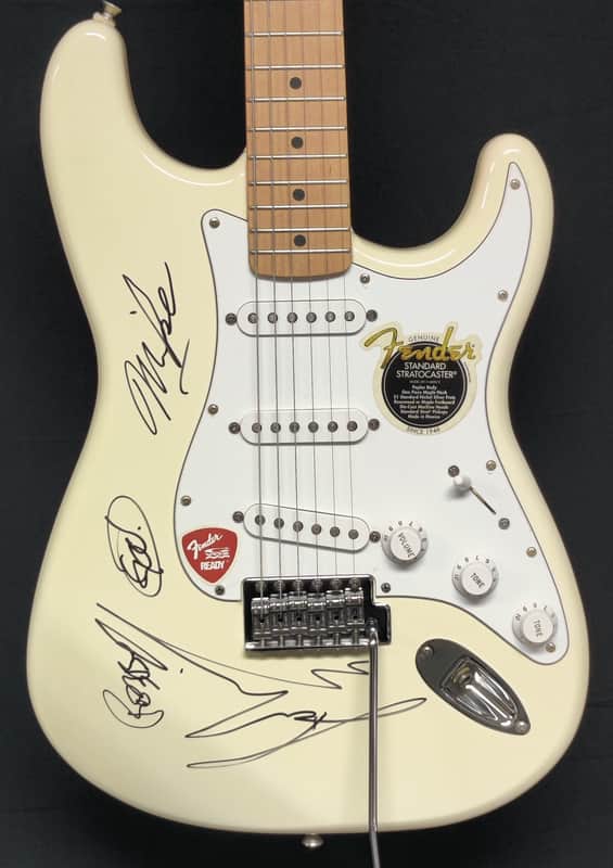 Fender Standard Stratocaster with Maple Fretboard 1998 - 2005 - Arctic White image 1