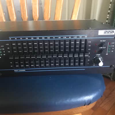 DOD R-830 C series 30-band dual channel Graphic Equalizer with rack mount bolts and washers. image 3