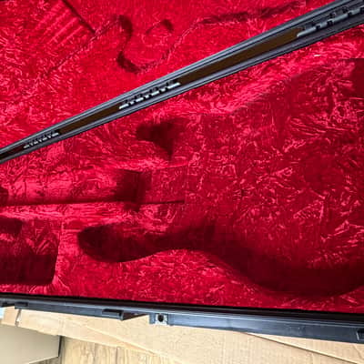 SKB 3i-5014-44 Injection Molded P/J Bass Flight Case with TSA Latches & Wheels (1st Gen) image 3