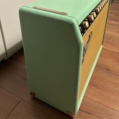 Fender Super-Sonic 22 FSR Limited Edition 2-Channel 22-Watt 1x12" Guitar Combo 2014 - Surf Green image 3