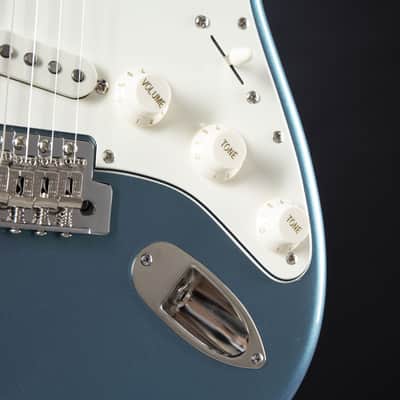 Squier Classic Vibe '60s Stratocaster IL Lake Placid Blue - Electric Guitar image 10