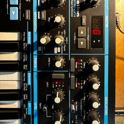Novation Bass Station II 25-Key Monophonic Synthesizer 2013 - Present - Black image 3