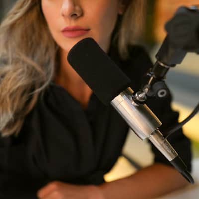 Earthworks ETHOS Streaming & Broadcasting Microphone Silver Bundle with 10ft Pig Hog Microphone Cable & Polishing Cloth – Broadcast-Grade Dynamic Mic for Voice, Podcasting & Streaming image 6
