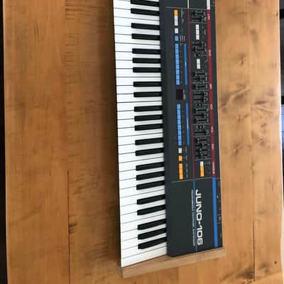 Roland Juno-106 61-Key Programmable Polyphonic Synthesizer (Wood Sides)
