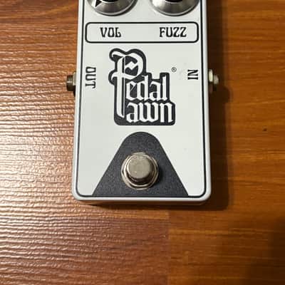 Pedal Pawn Fuzz 2020 - 2021 - White image 1