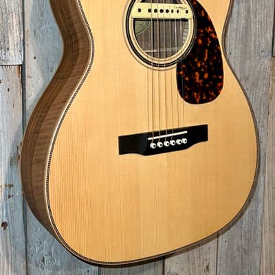 Larrivee 000-40 Custom Figured European Walnut Natural, Larrivee's Private Wood Stash Guitar ! image 3