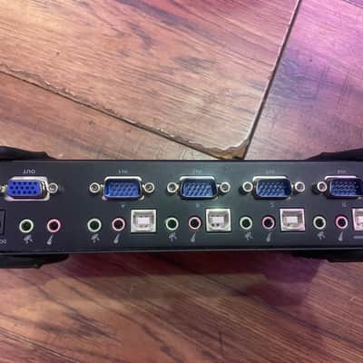 Immagine TruLink 4-Port VGA/USB 2.0 KVM Switch - 3