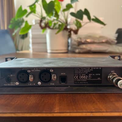 Sennheiser Sennheiser SR300 IEM G2 D + EW300 IEM G2 – 518 - 554 MHz – Pro Stereo In-Ear System image 3
