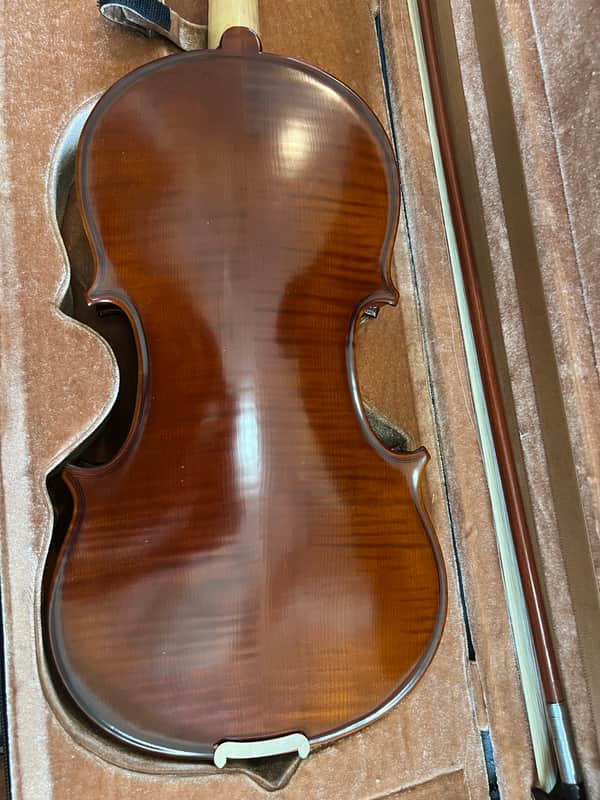 Violin. 4/4 size with case and bow.  Brog brand image 1