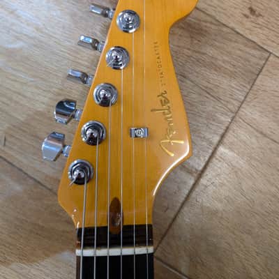 Fender American Ultra Stratocaster Limited Edition with Ebony Fretboard 2023 - Bubble Gum Metallic image 3