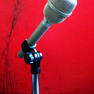 Vintage 1987 Electro-Voice RE11 Supercardioid Dynamic Microphone Low Z w mic clip RE10 RE15 RE16 RE18 image 3