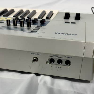 Yamaha MO 6 Production Synthesizer 61 Key 2000s - Gray image 7