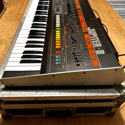 Roland Jupiter-8 +options image 4