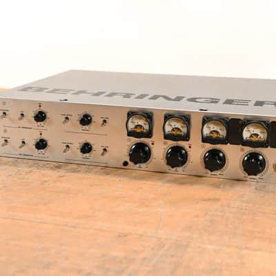 BEHRINGER 管球式プリアンプTUBE ULTRAGAIN T1953 Behringer Vintager Series Tube Ultragain T1953 Mic Pre - YouTube