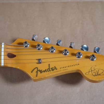 Fender Stratocaster ST-54 Hank Marvin Signature (1996) Made in Japan + Hard Case image 2