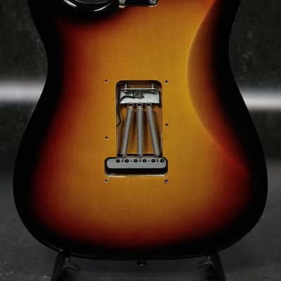 Fender American Vintage II 1961 Stratocaster 3-Color Sunburst [V2205400] (07/30) image 12