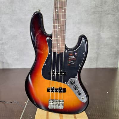 Fender American Performer Jazz Bass with Rosewood Fretboard 2018 - Present - 3-Tone Sunburst 8.4 pounds image 2