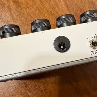 Extremely Rare VDL PROFESSIONAL ANALOGICS  Il DISTORSORE MKII 2012 - WHITE BLUE - SERIAL NUMBER #165 BASS GUITAR MADE IN ITALY BIG MUFF STYLE DISTORTION OVERDRIVE image 3