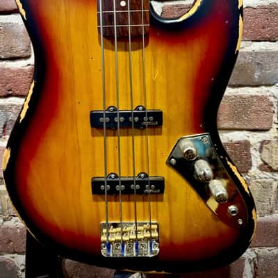 Vintage Icon Series Fretless Bass 2015-2020 - Sunburst image 2