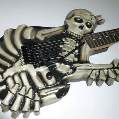 J.Frog George Lynch Shull & Bones Black / White image 1