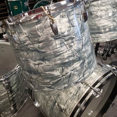 Ludwig Blue Olive Badge Sky Blue Pearl 4 Piece Shell Kit image 9