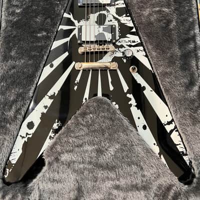 Epiphone Robb Flynn Signature "Love / Death" Baritone Flying V 2011 - Ebony with Love / Death Graphic image 3