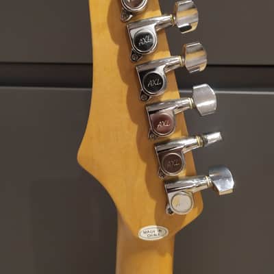 AXL Player Deluxe Stratocaster Pink EMG Pickups image 6
