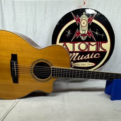 Larrivee 05 Select Series OMV-05 omv05 Single Cutaway Acoustic Guitar with Case -- *Split in Top / Cracks* image 2