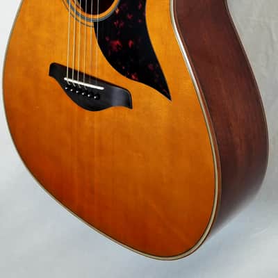 Mint Yamaha Solid Sitka Spruce Top Cutaway Folk Acoustic/Electic Guitar, Mahogany, Vintage Natural image 2