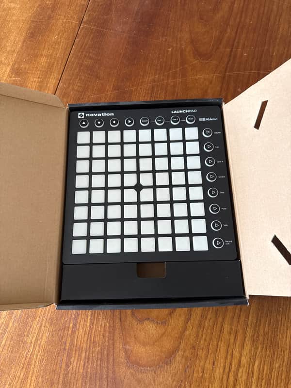 Novation Launchpad MKII Pad Controller 2015 - 2019 - Black image 1