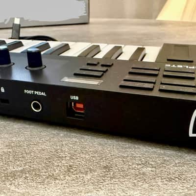 Native Instruments Komplete Kontrol M32 2019 - Black image 3
