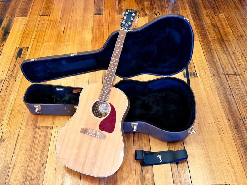 Gibson J-45 Studio