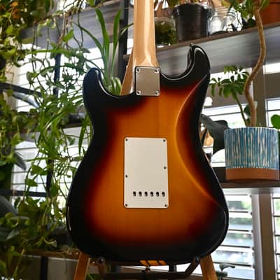 *New in Box* Fender MIJ Traditional '60s Stratocaster 2025 Collection  Competition 3-Color Sunburst Japan image 4