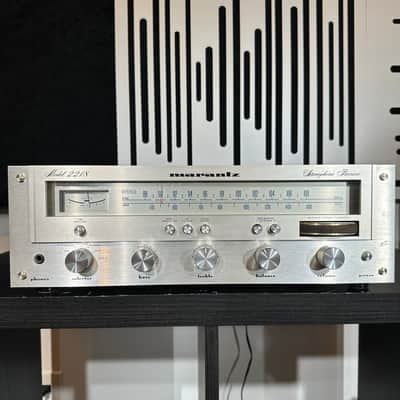 Marantz Model 2218 18-Watt Stereo Solid-State Receiver 1978 - 1979 - Silver with Wood Case image 2