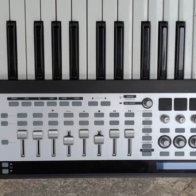 Novation  49SL Mk111 2012 - Black and Chrome image 4