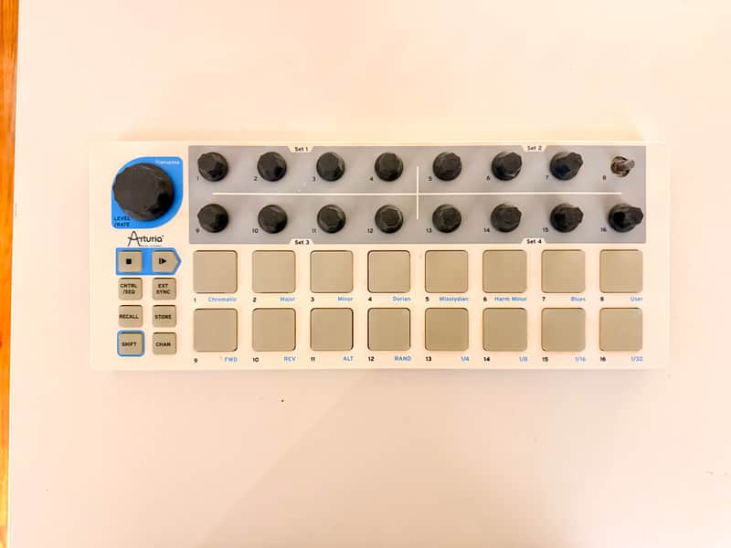 Arturia BeatStep MIDI Controller - White Bild 1