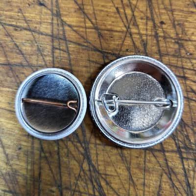 Pair of Vox Guitar Amp Organ Vintage Style Pins Collectable Case Candy image 2