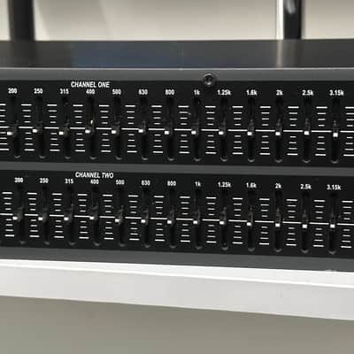dbx 231 Dual Channel 31-Band EQ 2000s - Gray image 3