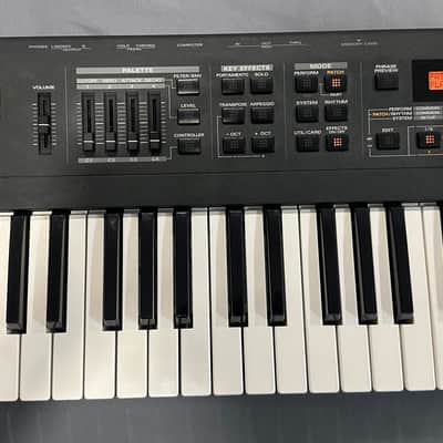 Roland XP-30 61-Key 64-Voice Expandable Synthesizer 1999 - 2004 - Black image 2