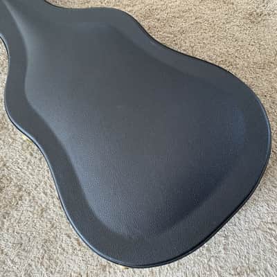 Guild 41 Inch Acoustic Guitar Hard Case, Black Velvet Interior image 3