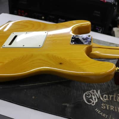 Fender Strat Plus Deluxe with Maple Fretboard 1990 - Natural image 16