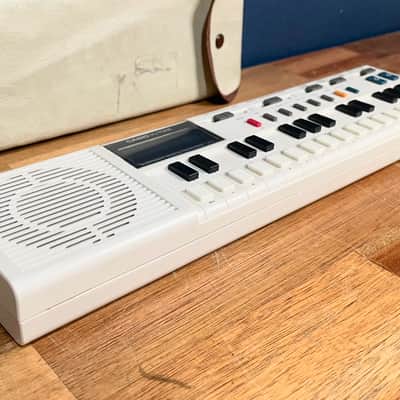 Casio VL-1 VL-Tone 29-Key Synthesizer Keyboard - White image 2