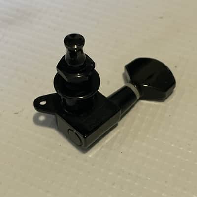 2000's Jackson DK2 Dinky Guitar Black Jin Ho Korea Tuners Tuning Pegs 6 In Line image 8