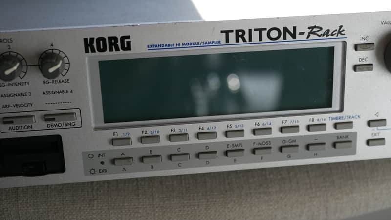 Korg Triton Rack Rackmount 60-Voice Polyphonic Workstation 2000 - 2005 - Silver image 1