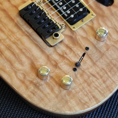 2001 Brian Moore C90-P Custom HSH Electric Guitar Piezo Quilt Natural + OHSC image 5