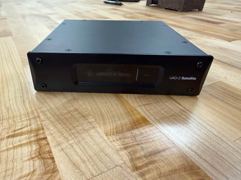 Universal Audio UAD-2 Satellite OCTO Core Thunderbolt DSP Accelerator 2019 - 2020 - Black image 1