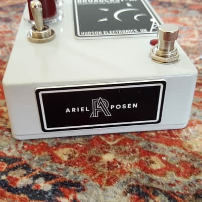 Hudson Electronics Broadcast-AP Ariel Posen Signature 2019 - Present - White image 11