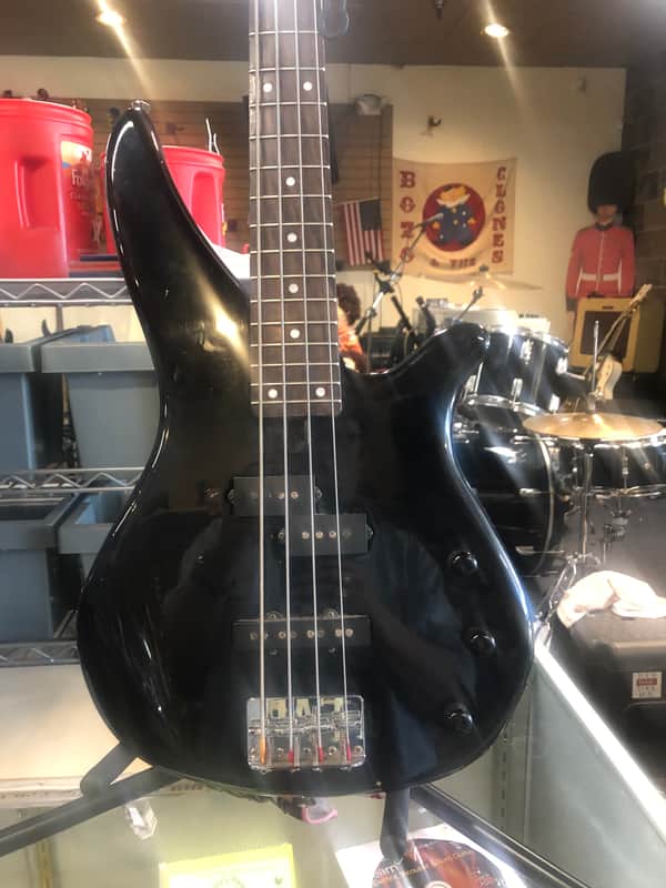 Yamaha 4string bass 2018? Black image 1